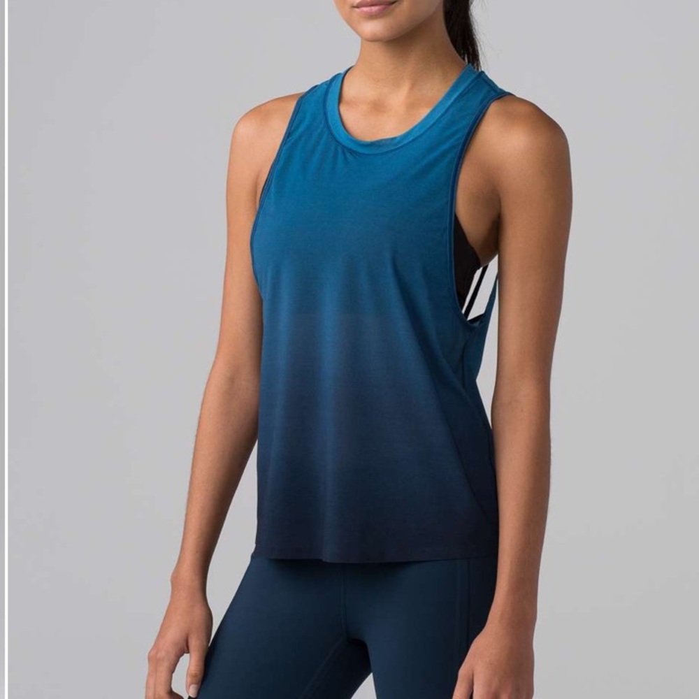 Lululemon Chase Me Tank in Vertical Ombre Prewheeze Tank Whirlpool Jaded size 8